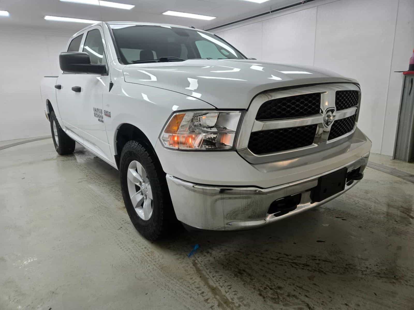 2023 RAM 1500 Classic SLT - Image 3