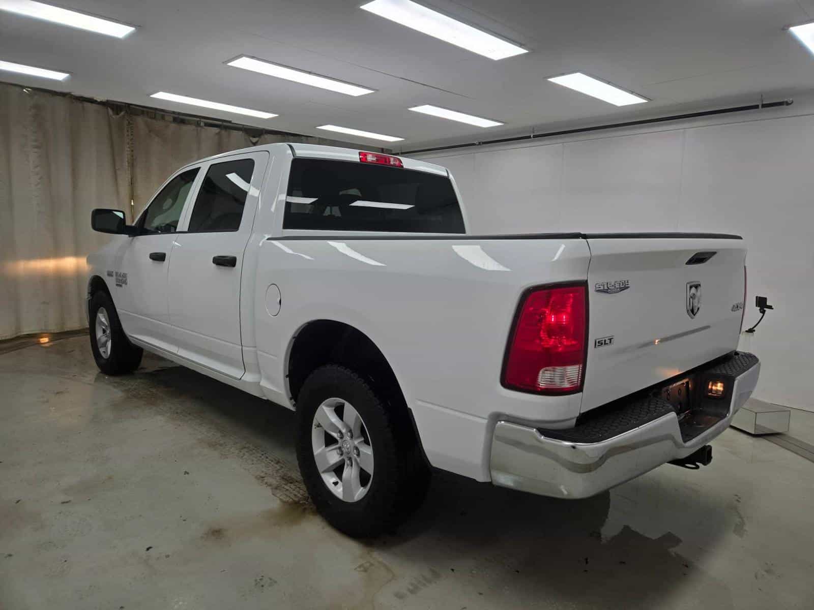 2023 RAM 1500 CLASSIC SLT SLT - Image 4