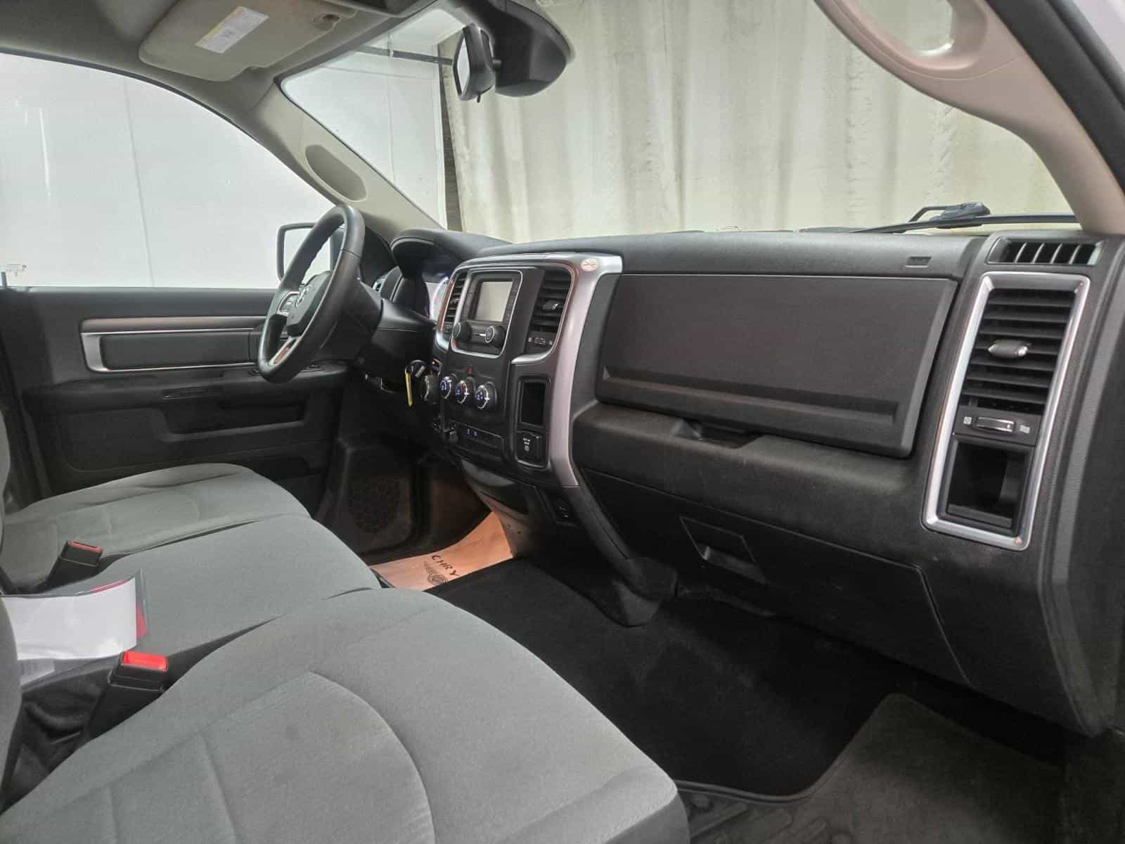 2023 RAM 1500 CLASSIC SLT SLT - Image 11