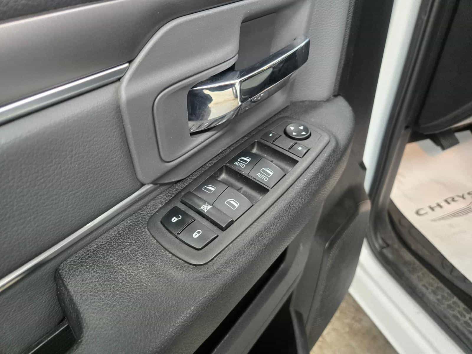 2023 RAM 1500 CLASSIC SLT SLT - Image 15