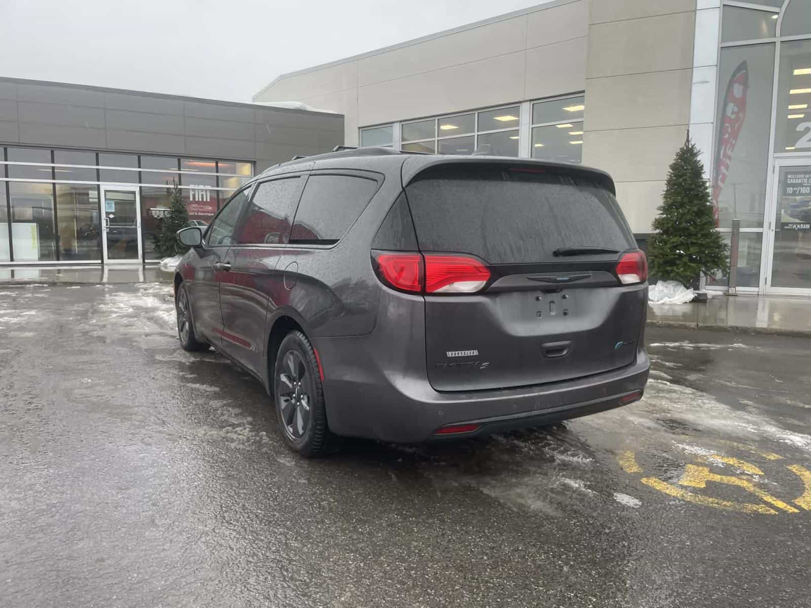 2020 Chrysler Pacifica Hybrid Limited - Image 6