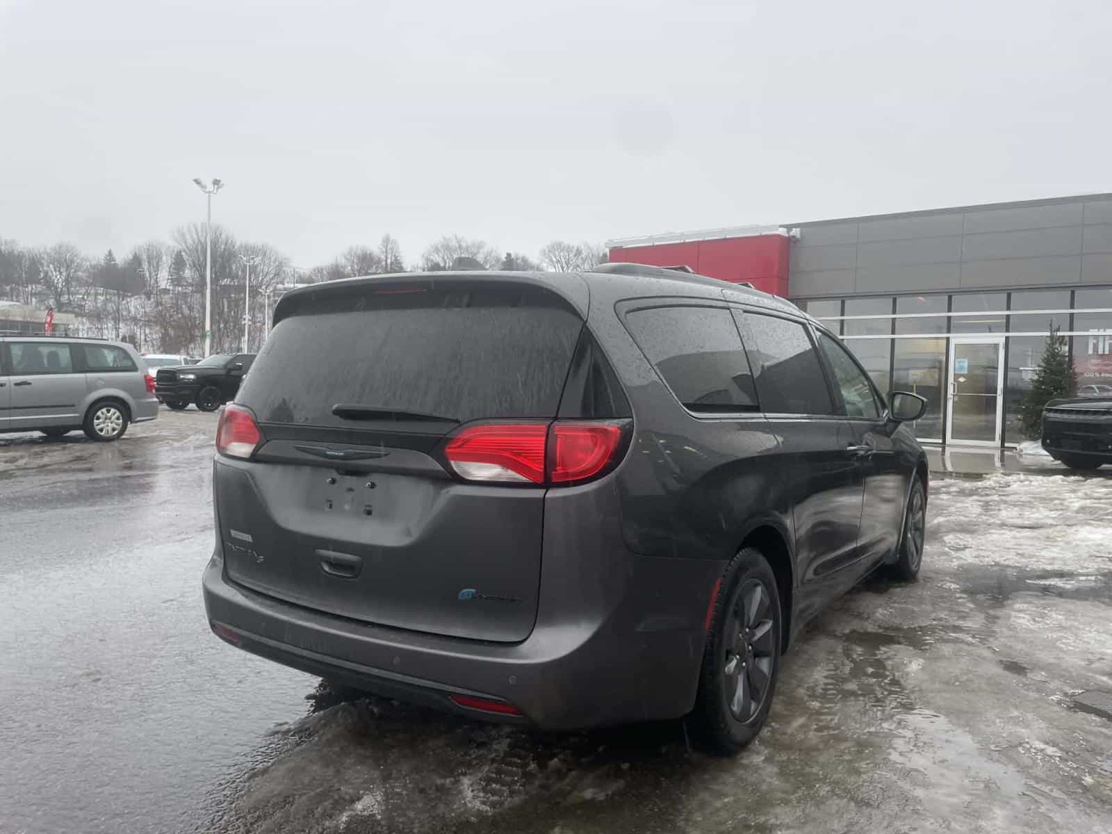 2020 Chrysler Pacifica Hybrid Limited - Image 8