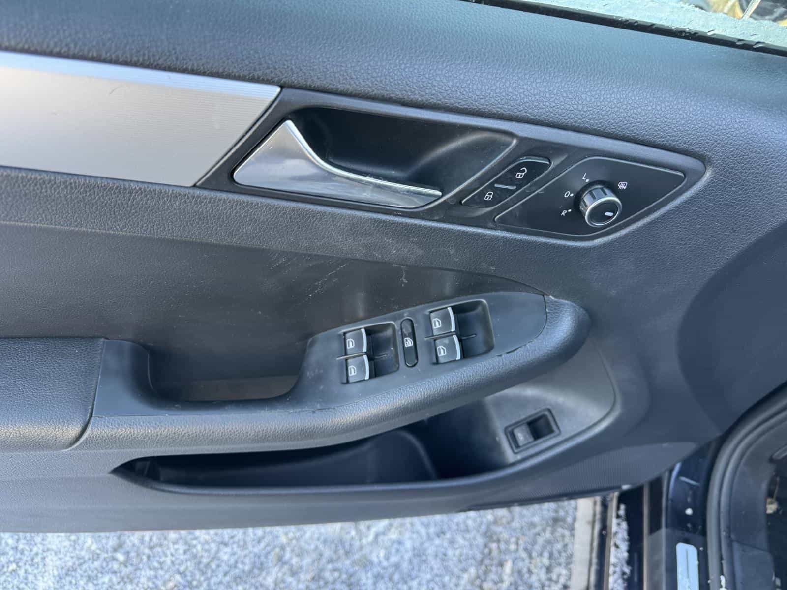 2012 Volkswagen Jetta GLI - Image 9