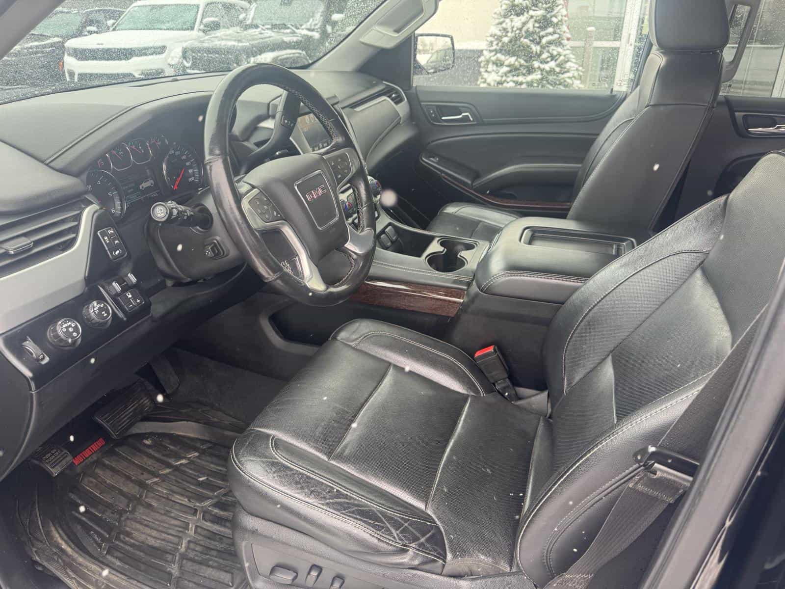 2020 GMC Yukon XL SLT - Image 8