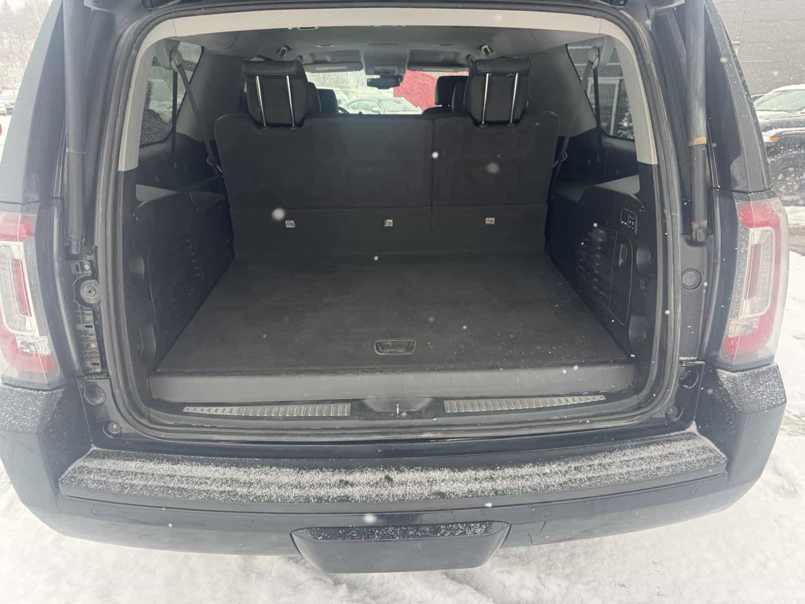 2020 GMC Yukon XL SLT - Image 10