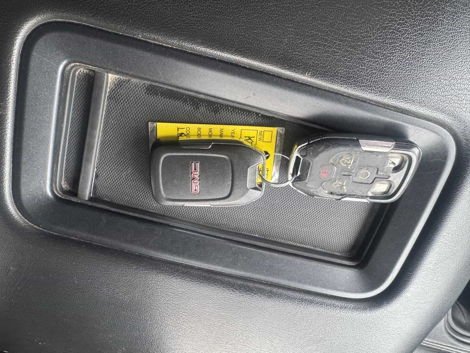 2020 GMC Yukon XL SLT - Image 13