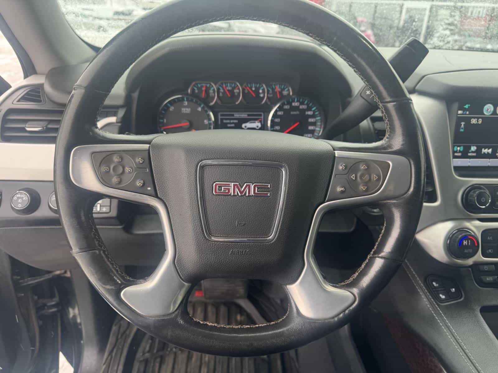 2020 GMC Yukon XL SLT - Image 12