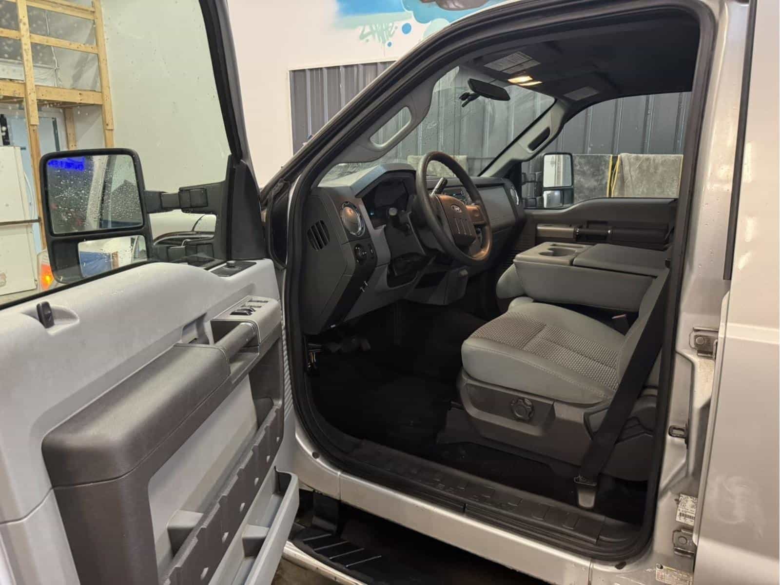 2011 Ford F350 Super Duty XLT - Image 7