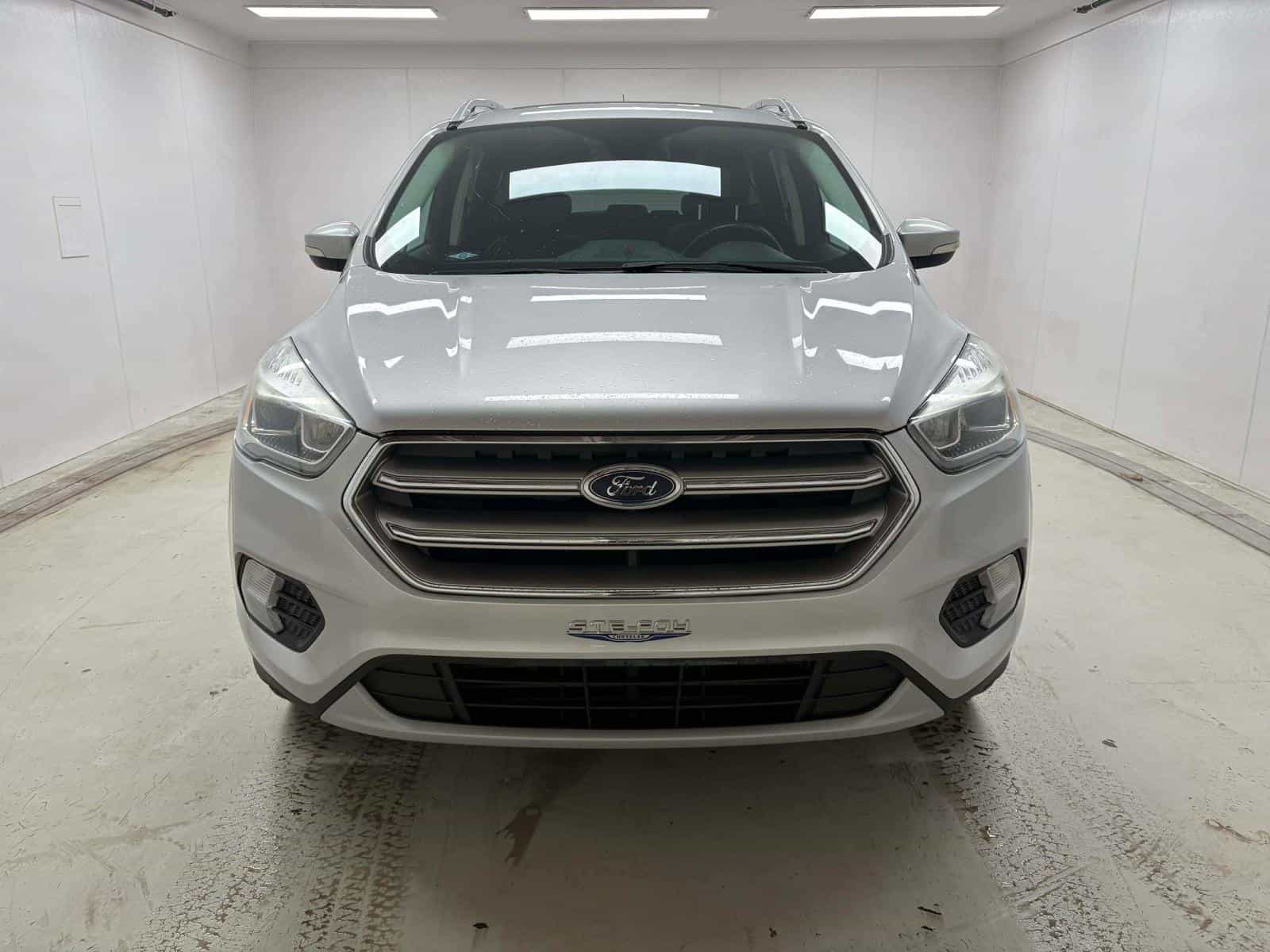 2017 Ford ESCAPE TITANIUM Titanium - Image 2