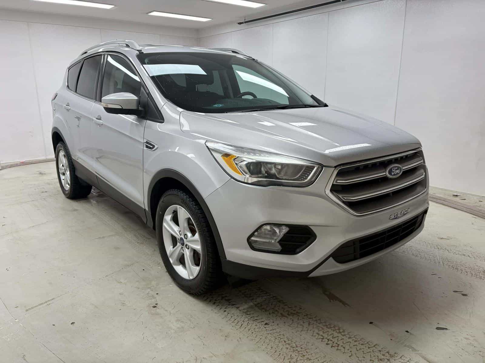 2017 Ford ESCAPE TITANIUM Titanium - Image 3