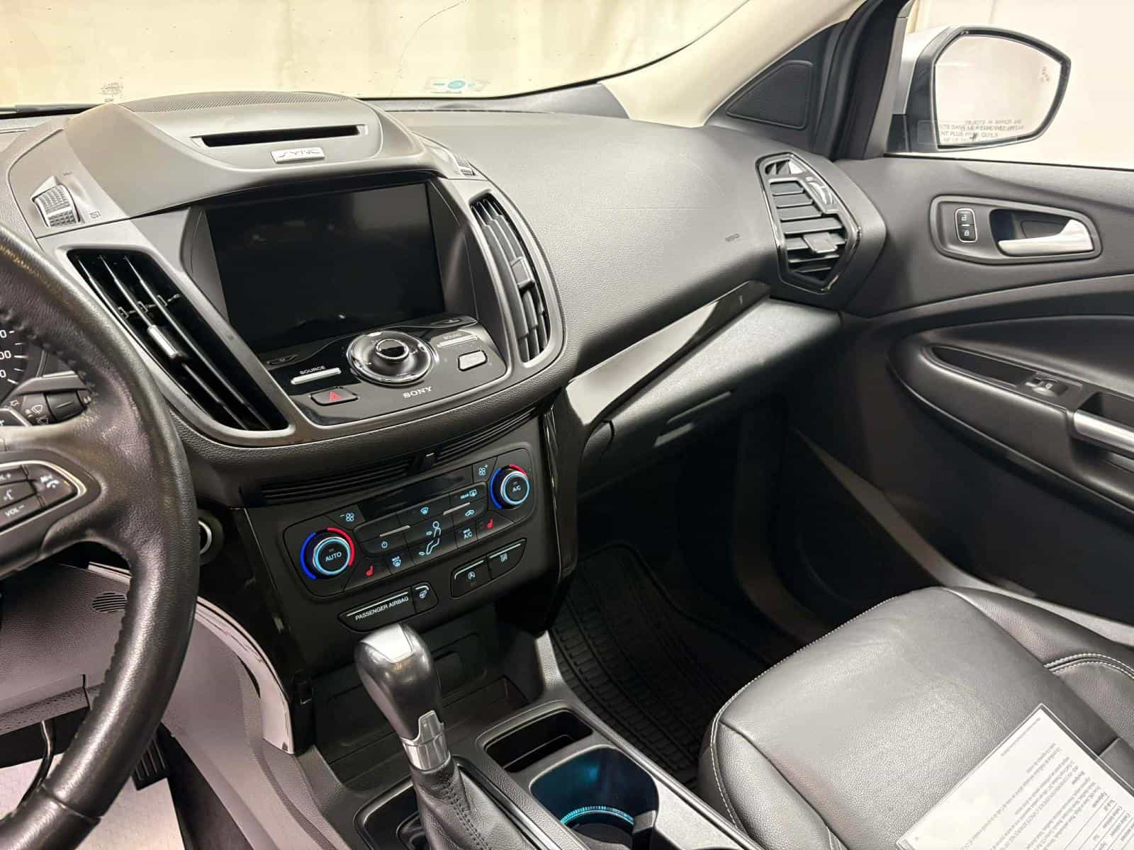 2017 Ford ESCAPE TITANIUM Titanium - Image 14