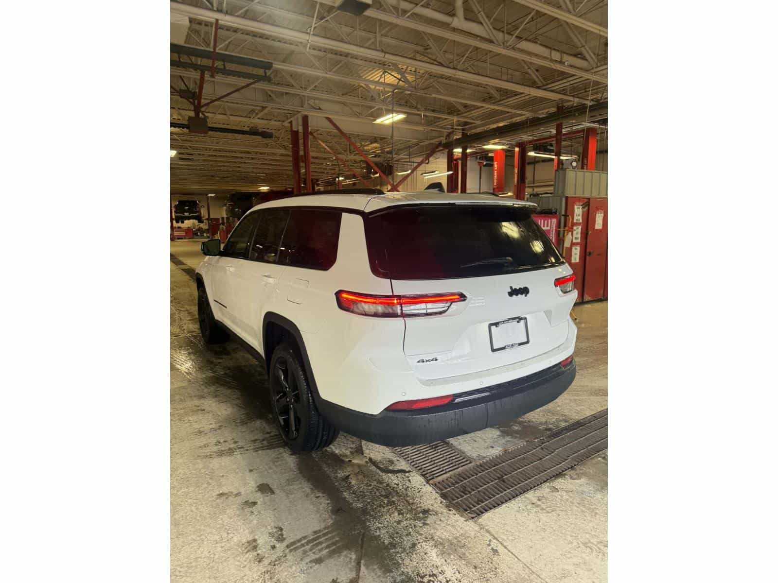 2025 Jeep Grand Cherokee L Altitude - Image 9