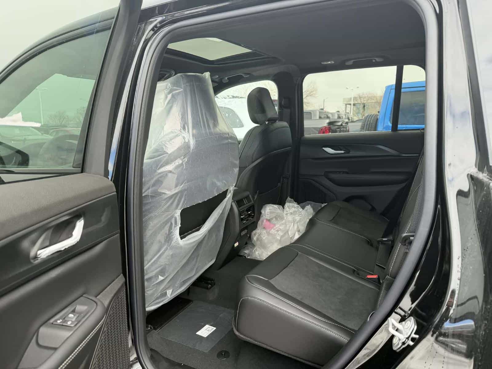 2025 Jeep Grand Cherokee Altitude - Image 6