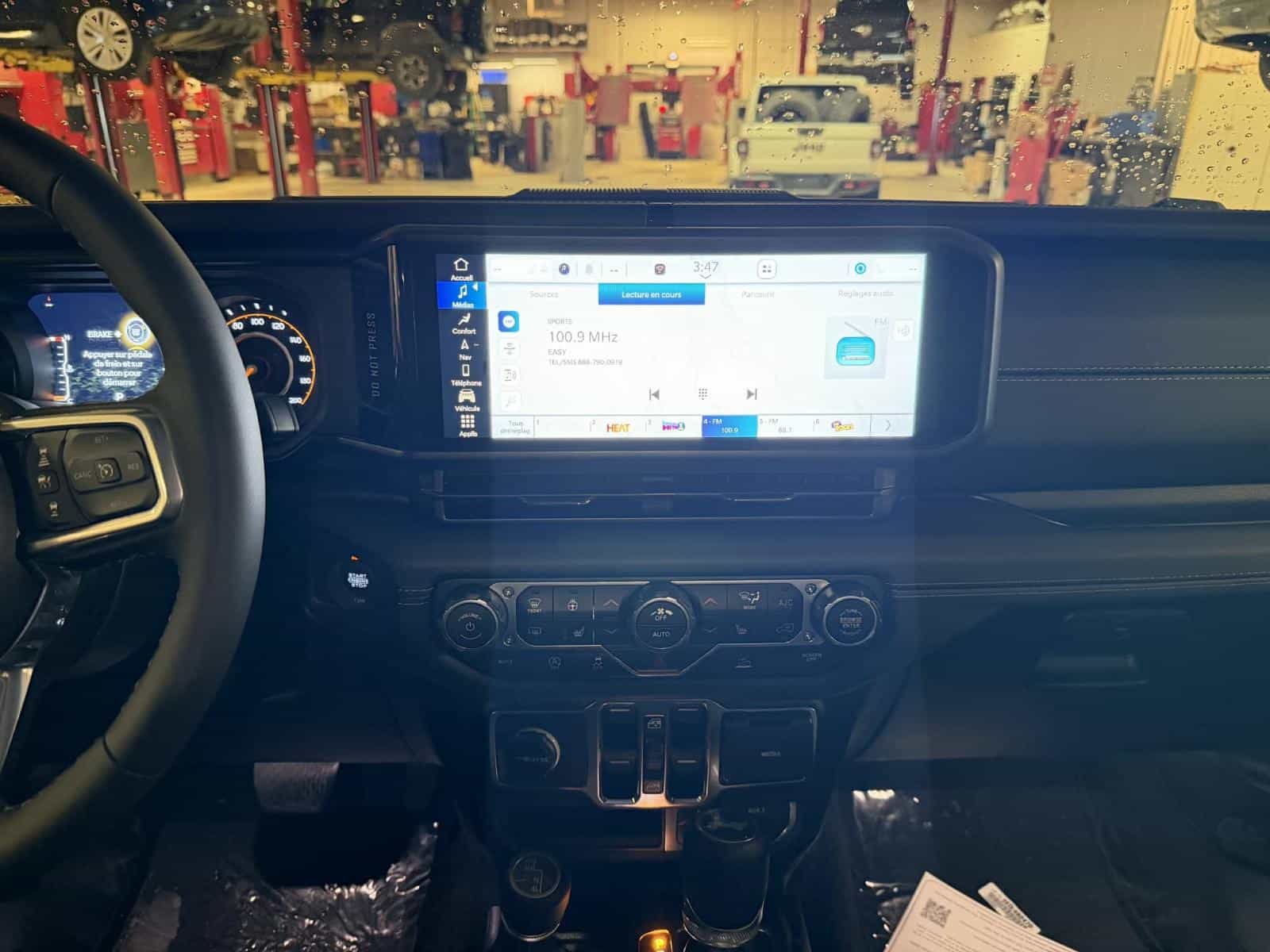 Image 9 Jeep Wrangler 4 Door Sahara 2026