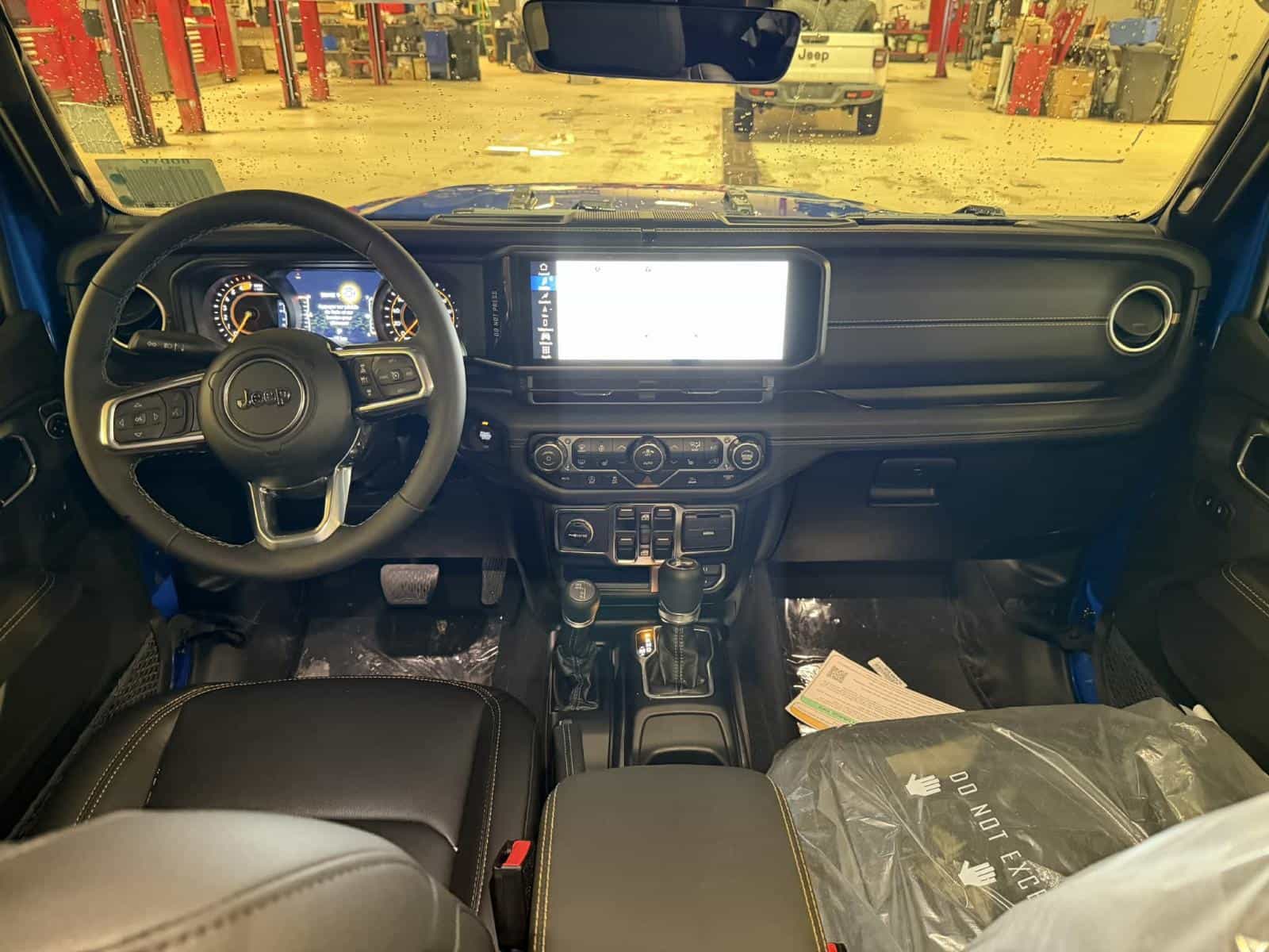 Image 7 Jeep Wrangler 4 Door Sahara 2026