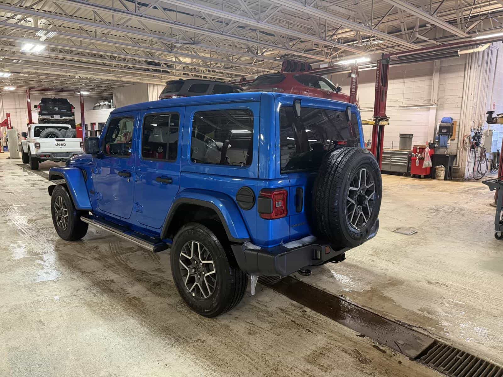 2026 Jeep Wrangler 4 Door Sahara - Image 4