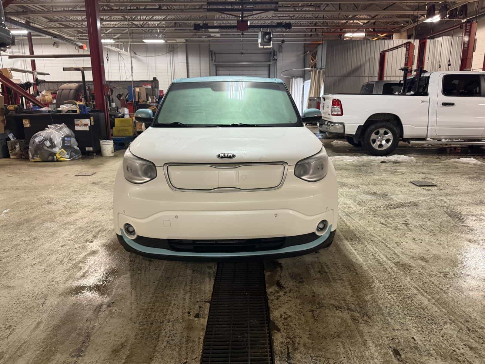 2017 Kia Soul EV Luxury - Image 2