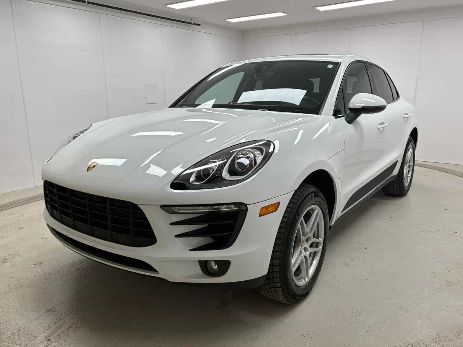 Image 2 Porsche Macan Base 2018