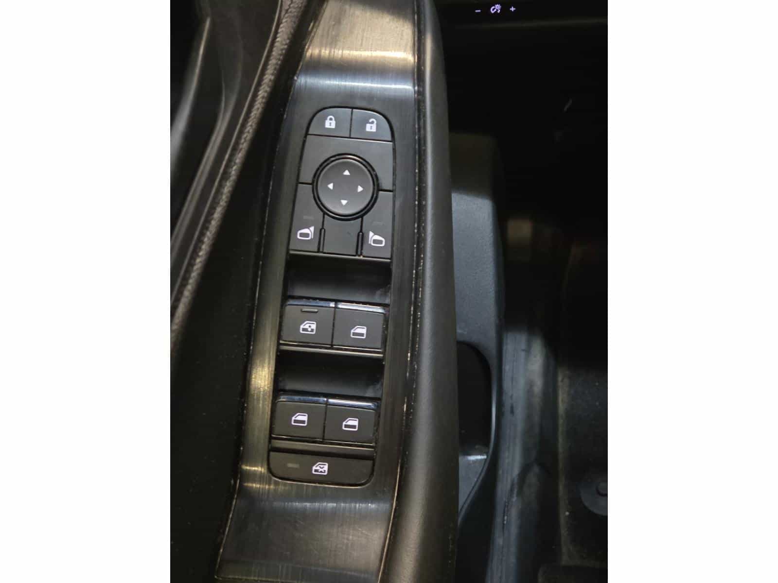 2023 Nissan Rogue S - Image 12