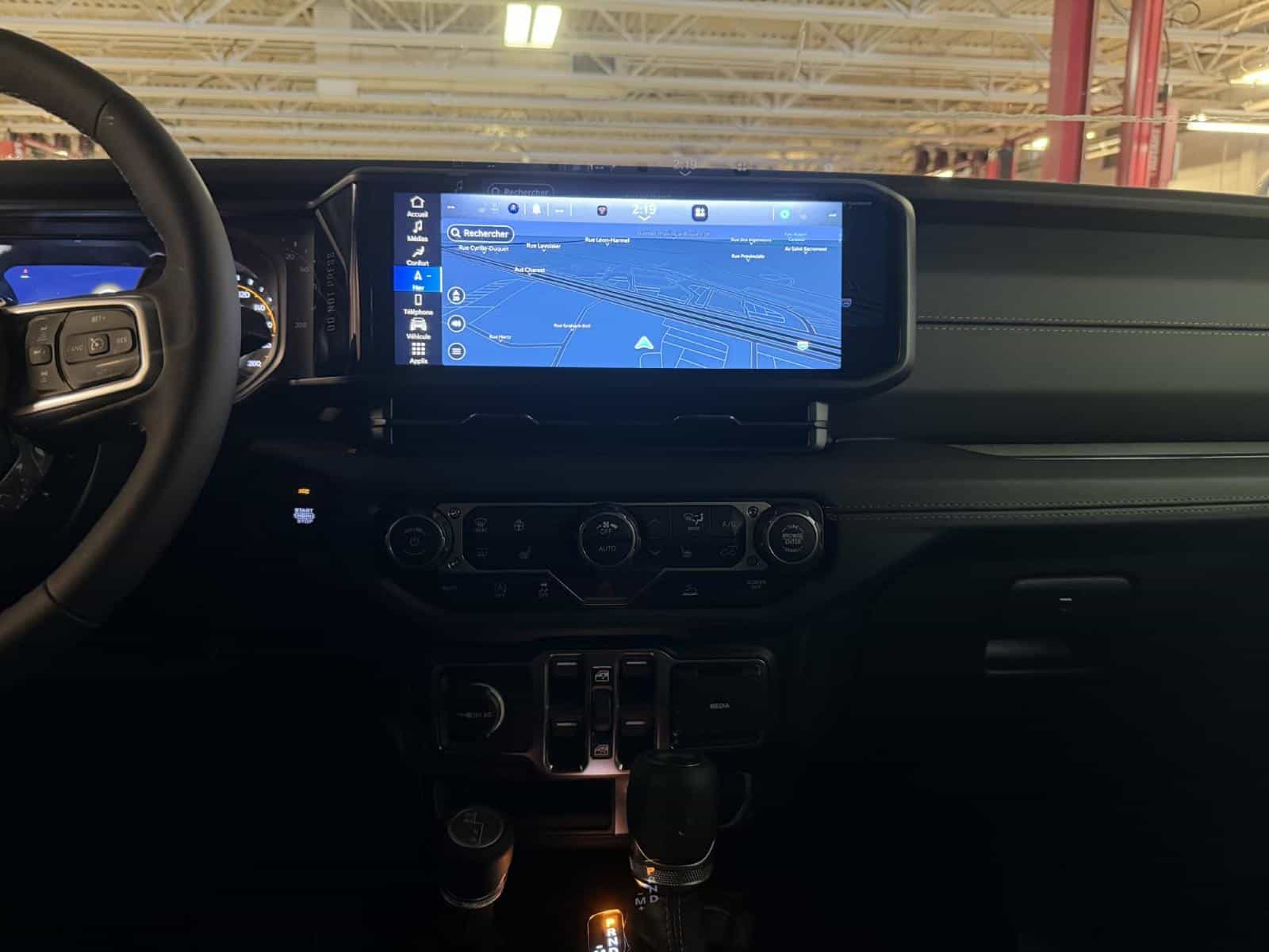 Image 10 Jeep Wrangler 4 Door Sahara 2026