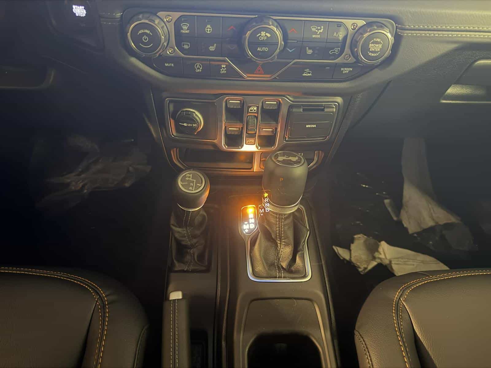 Image 11 Jeep Wrangler 4 Door Sahara 2026