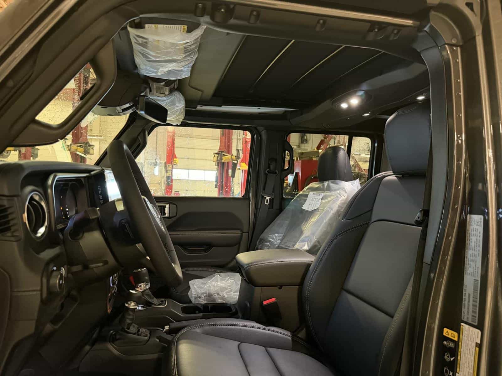 2026 Jeep Wrangler 4 Door Sahara - Image 10