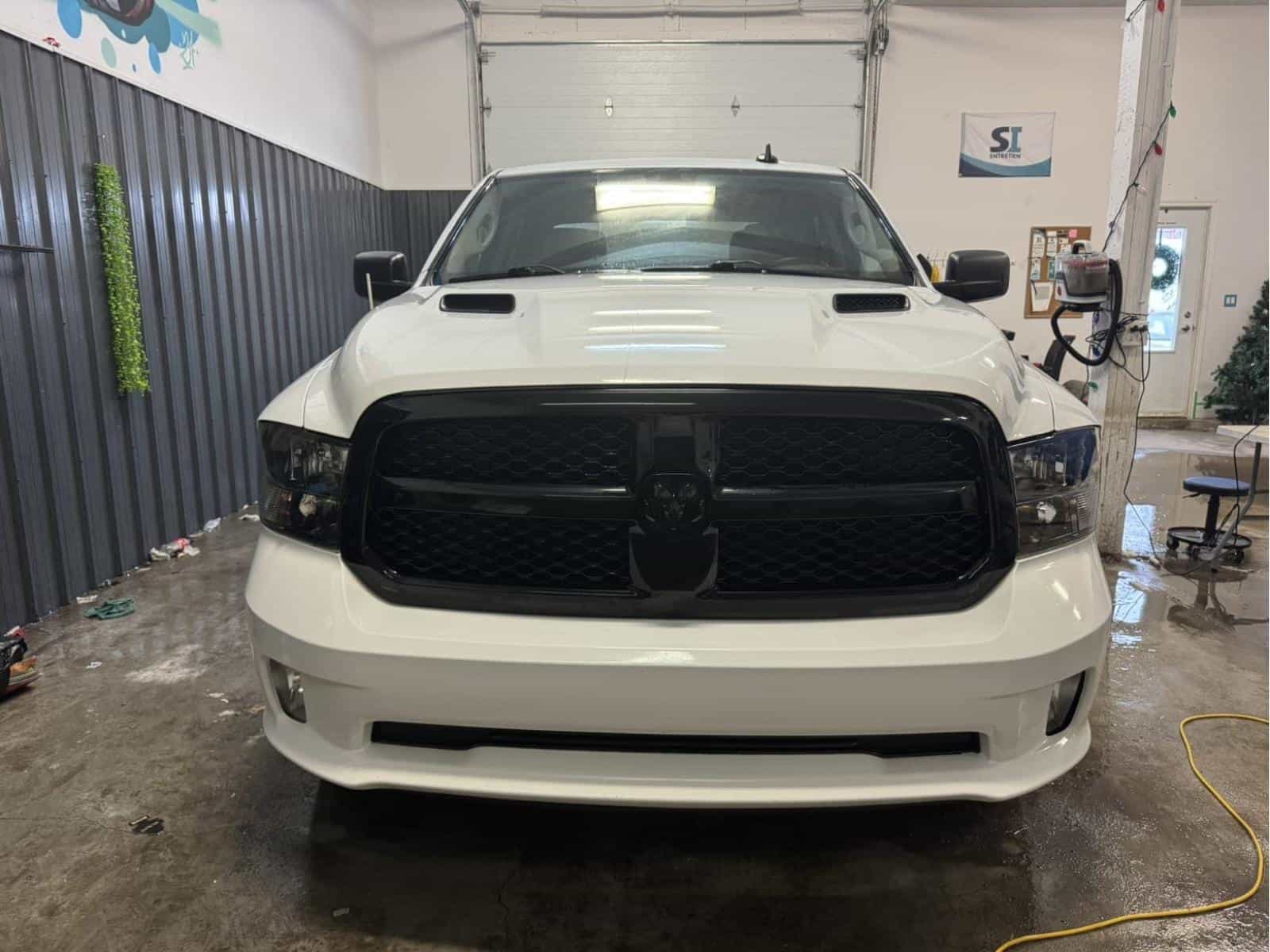 Image 2 RAM 1500 Classic Express 2021