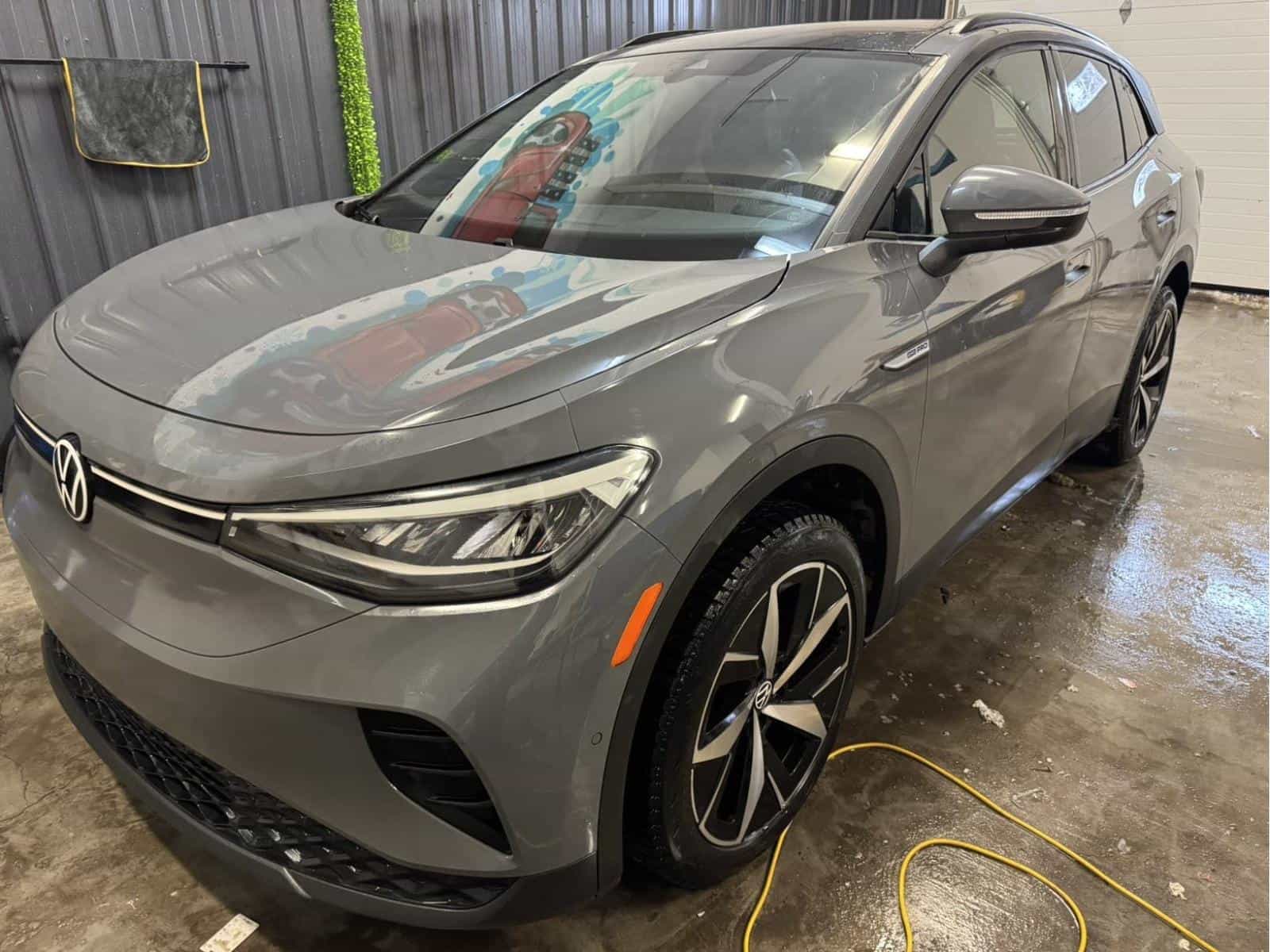 2023 Volkswagen ID.4 Pro - Image 1