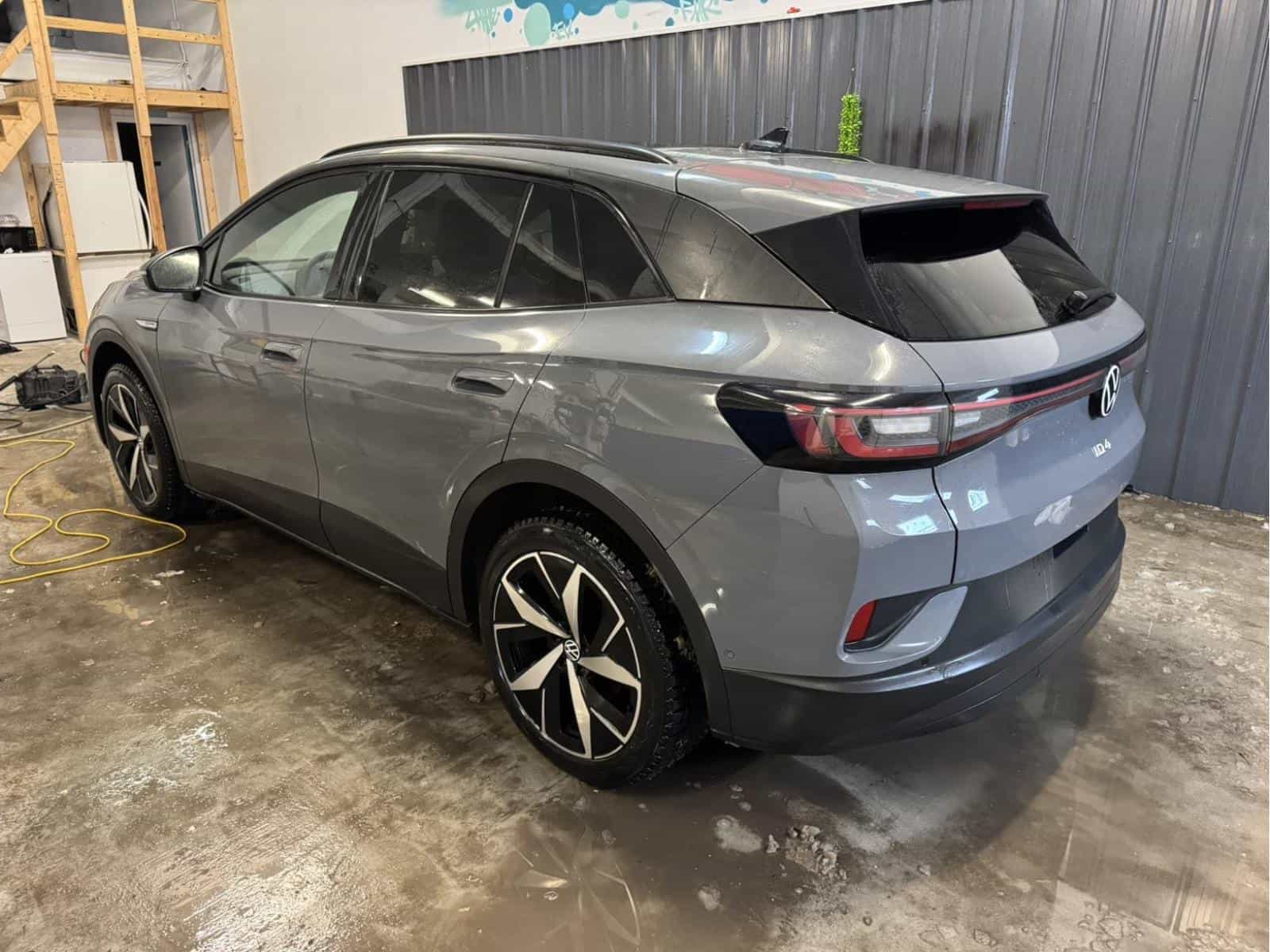 2023 Volkswagen ID.4 Pro - Image 3