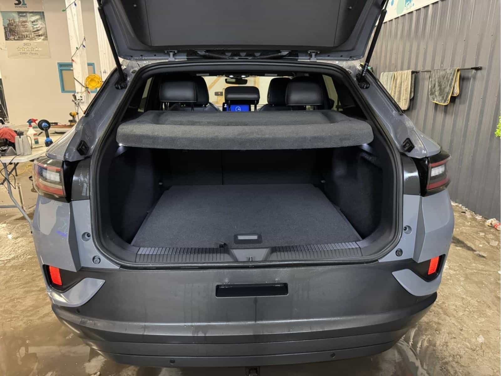 2023 Volkswagen ID.4 Pro - Image 5