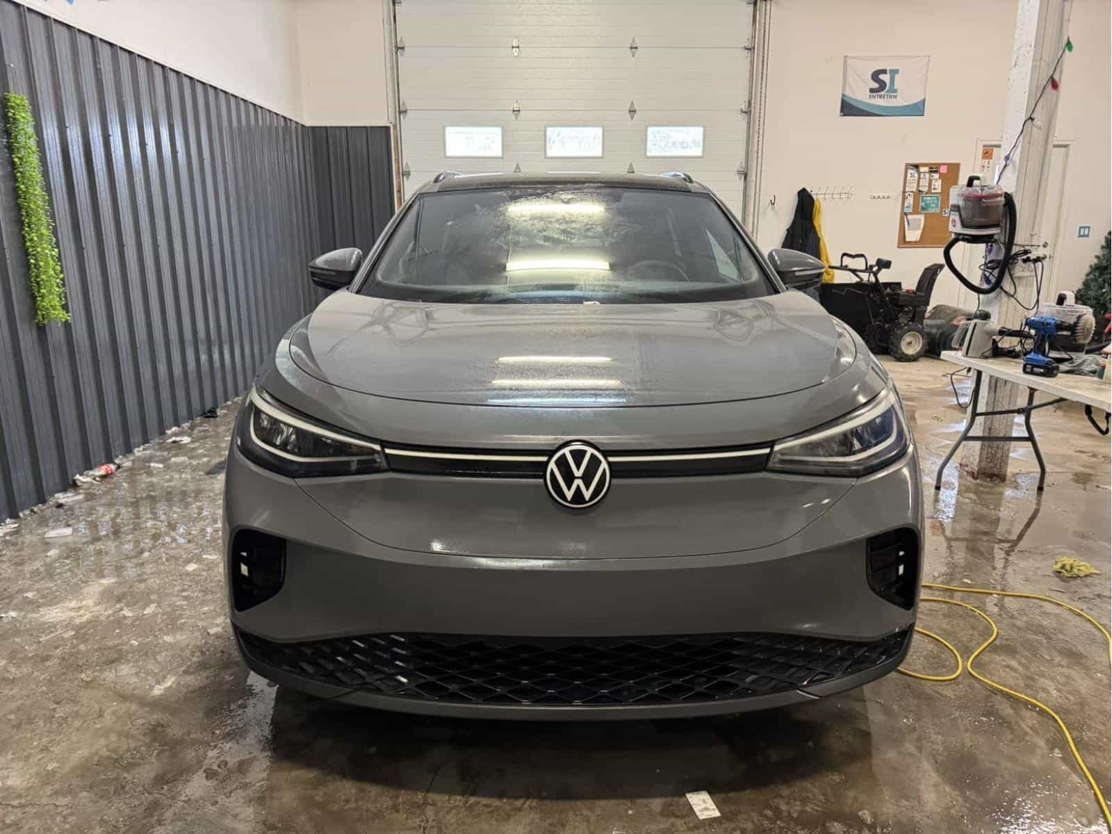2023 Volkswagen ID.4 Pro - Image 2