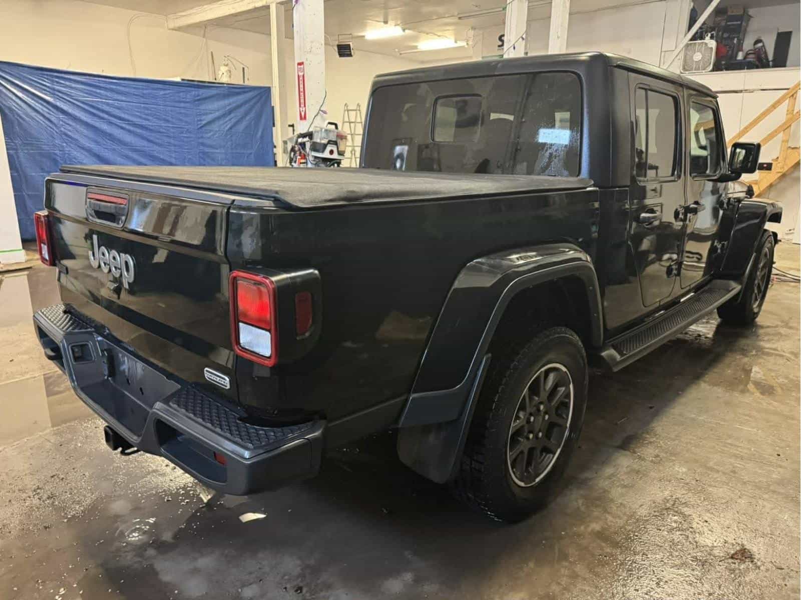 2022 Jeep Gladiator Overland - Image 3