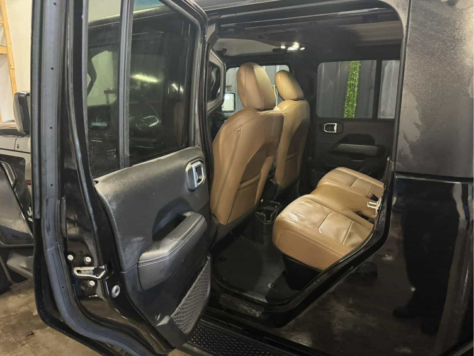 2022 Jeep Gladiator Overland - Image 10