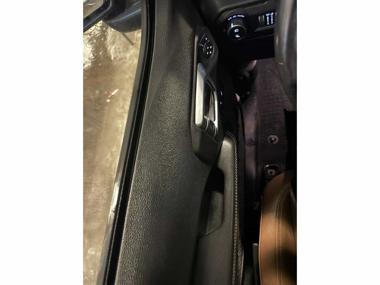 2022 Jeep Gladiator Overland - Image 9