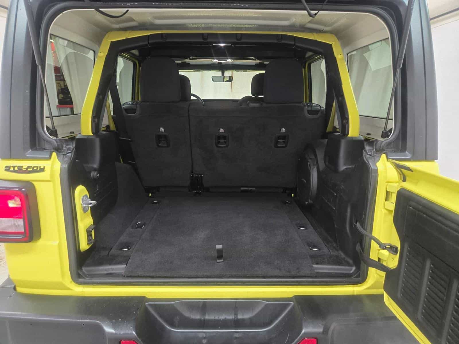 2023 Jeep Wrangler Sahara - Image 7