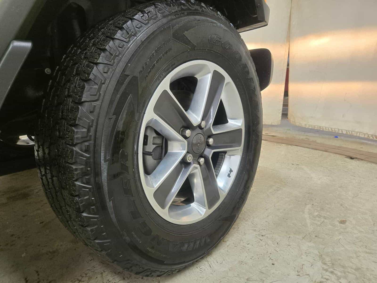 2023 Jeep Wrangler Sahara - Image 9