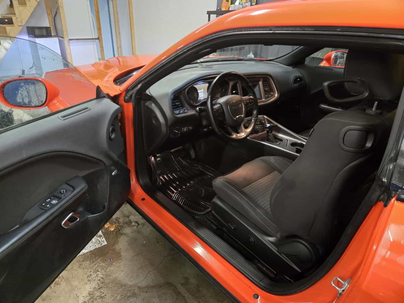 2018 Dodge CHALLENGER SXT SXT - Image 9