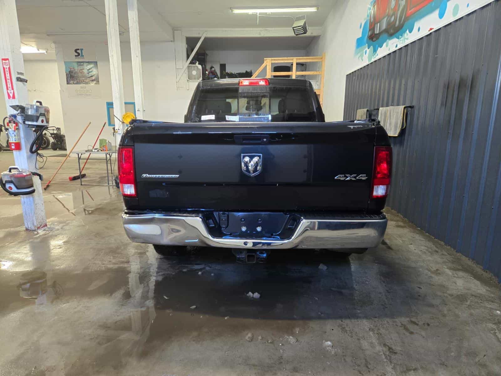 2017 RAM 1500 SLT Outdoorsman - Image 5