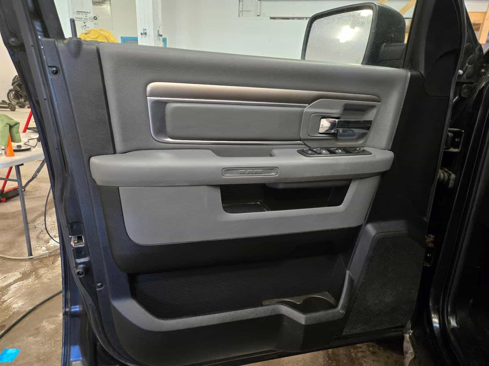 2017 RAM 1500 SLT Outdoorsman - Image 8