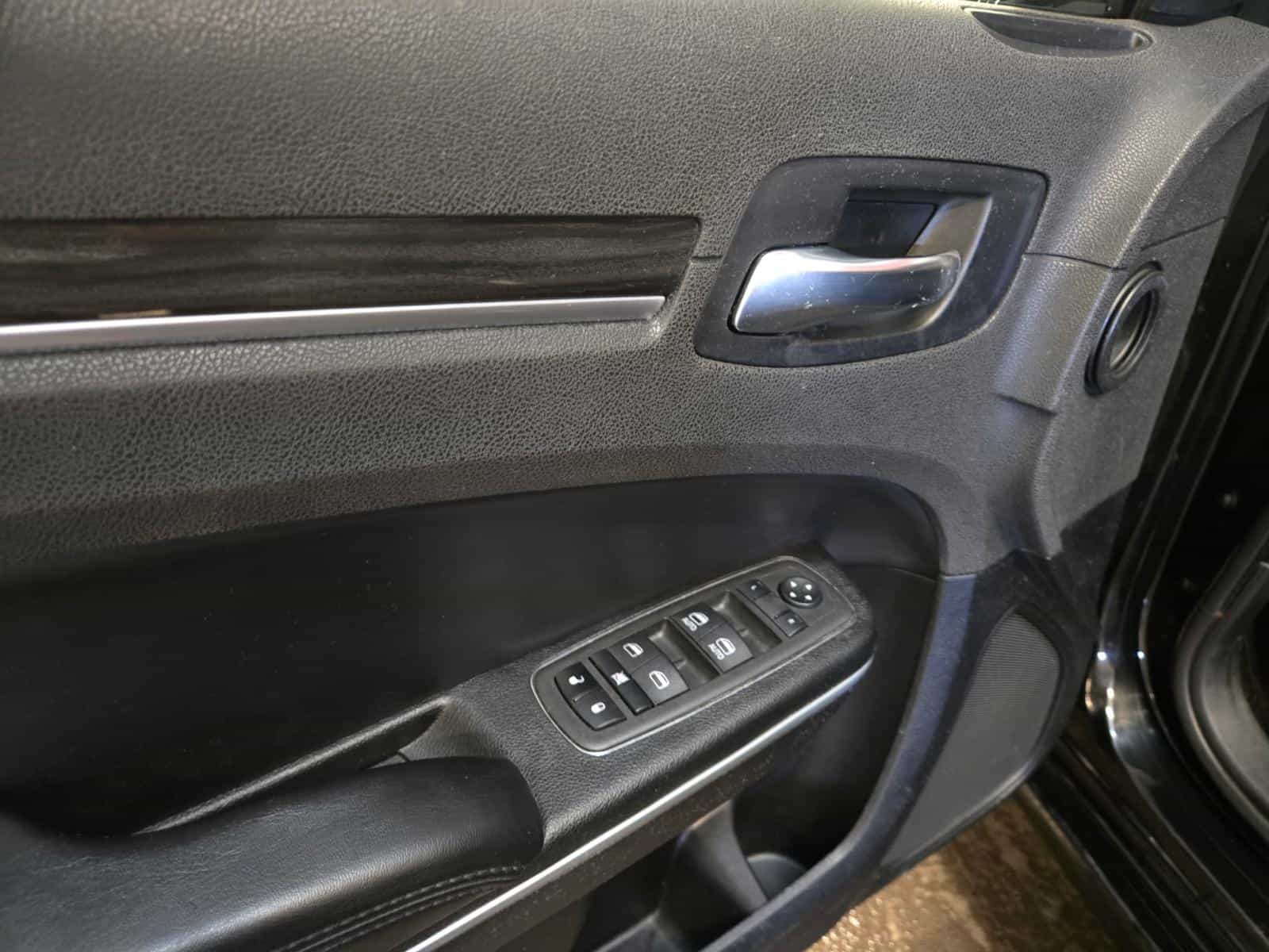 2022 Chrysler 300 Touring L Touring L - Image 13