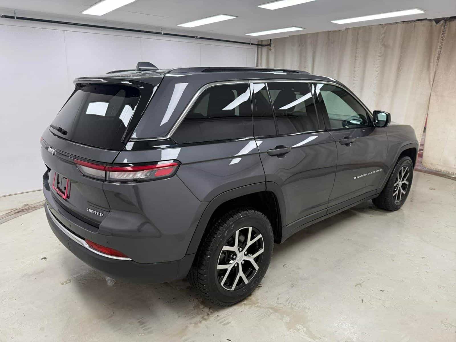 2024 Jeep Grand Cherokee Limited Limited - Image 4