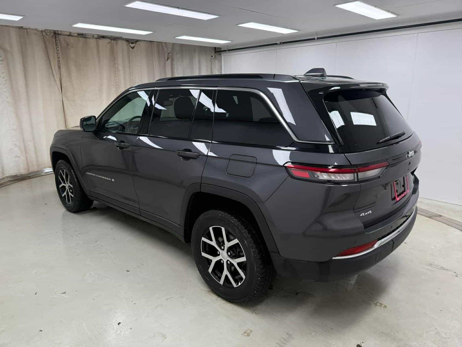 2024 Jeep Grand Cherokee Limited - Image 6