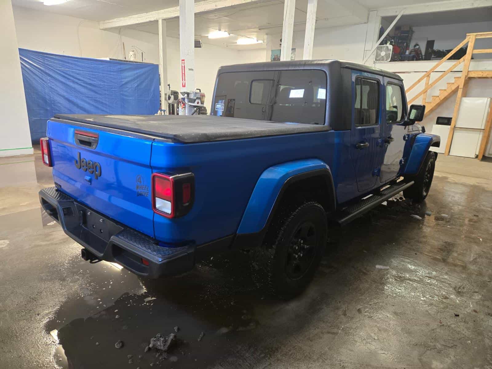 2025 Jeep Gladiator Willys - Image 4