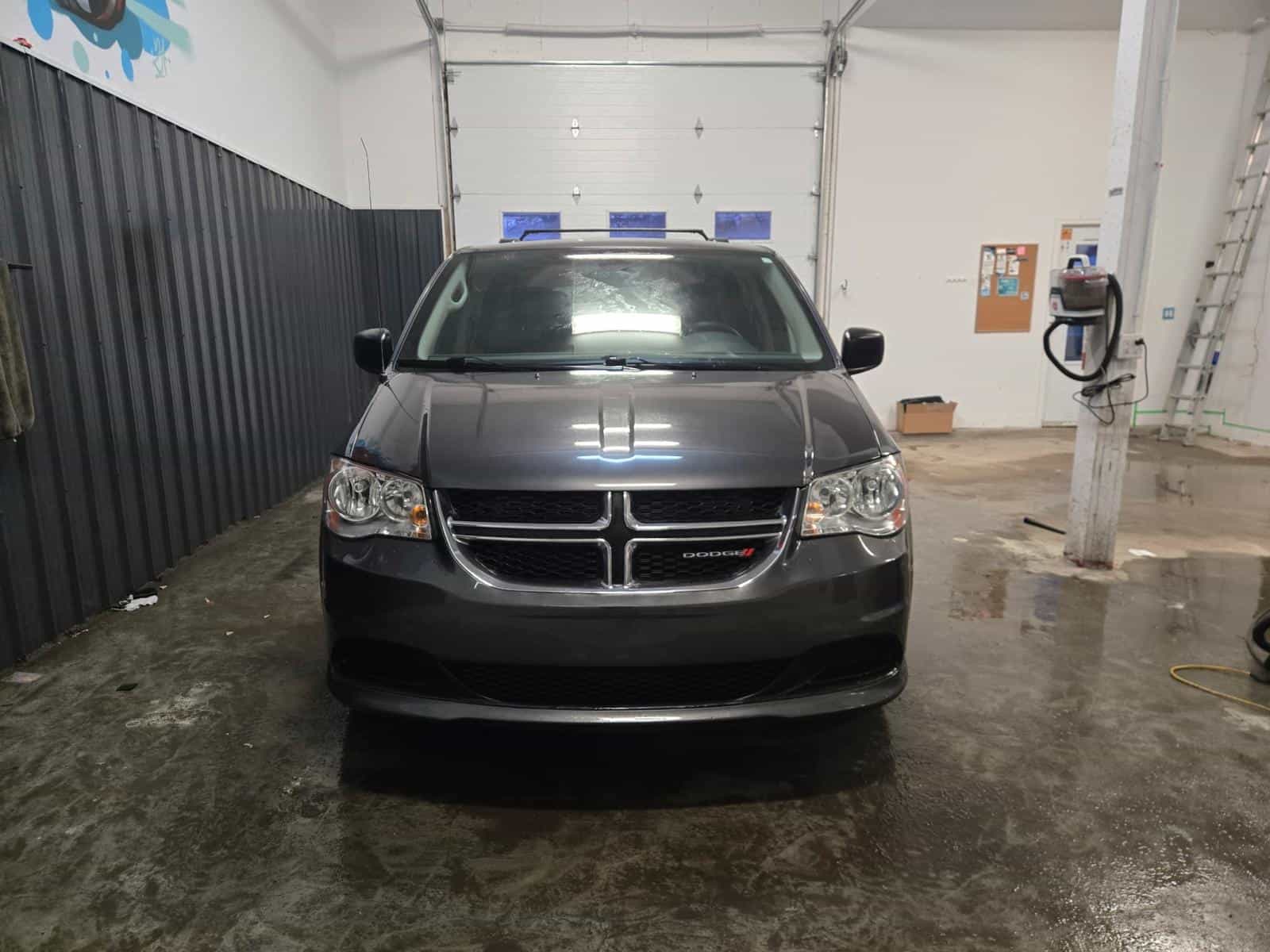 2019 Dodge Grand Caravan SXT - Image 2