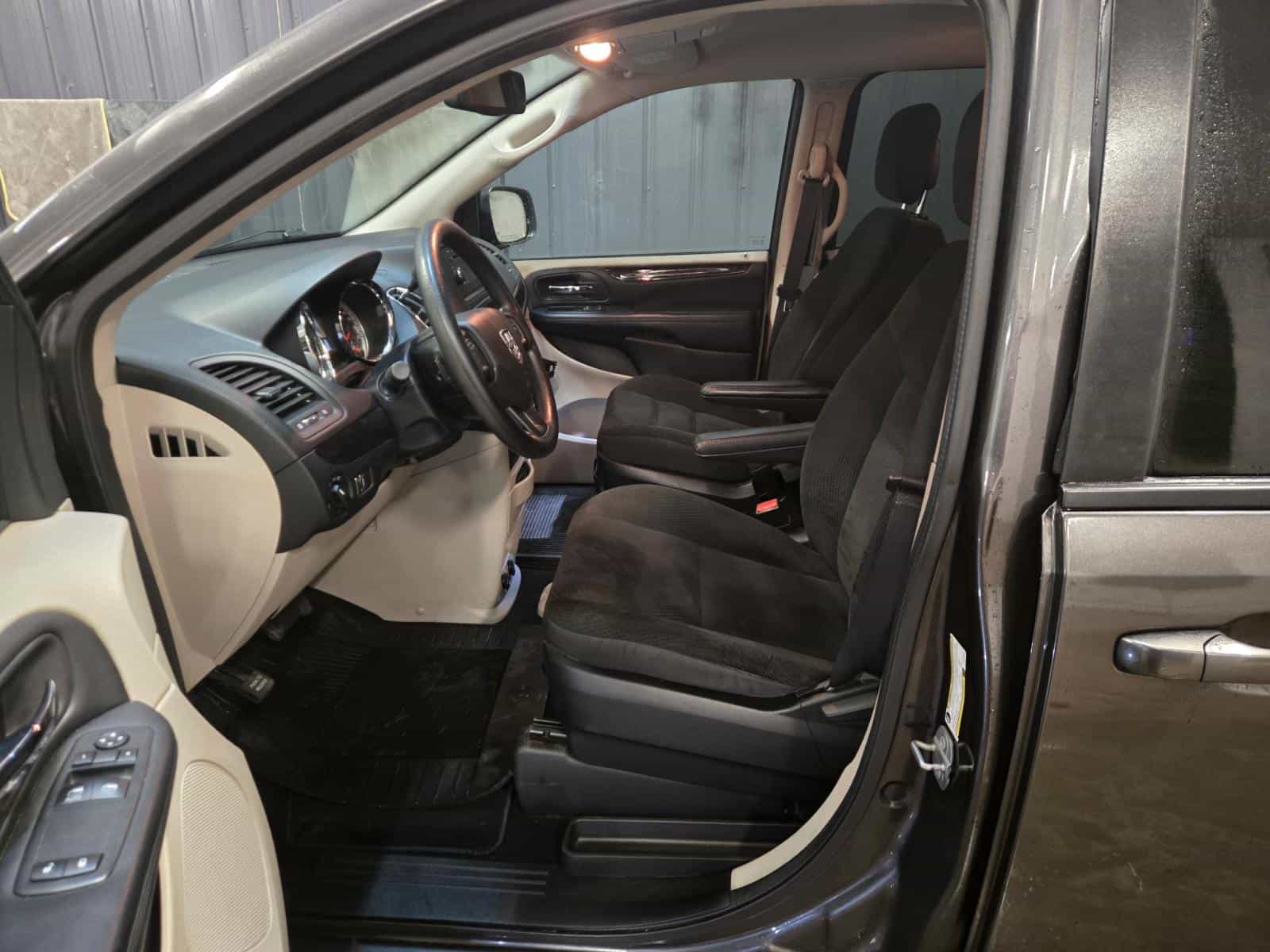 2019 Dodge Grand Caravan SXT - Image 12