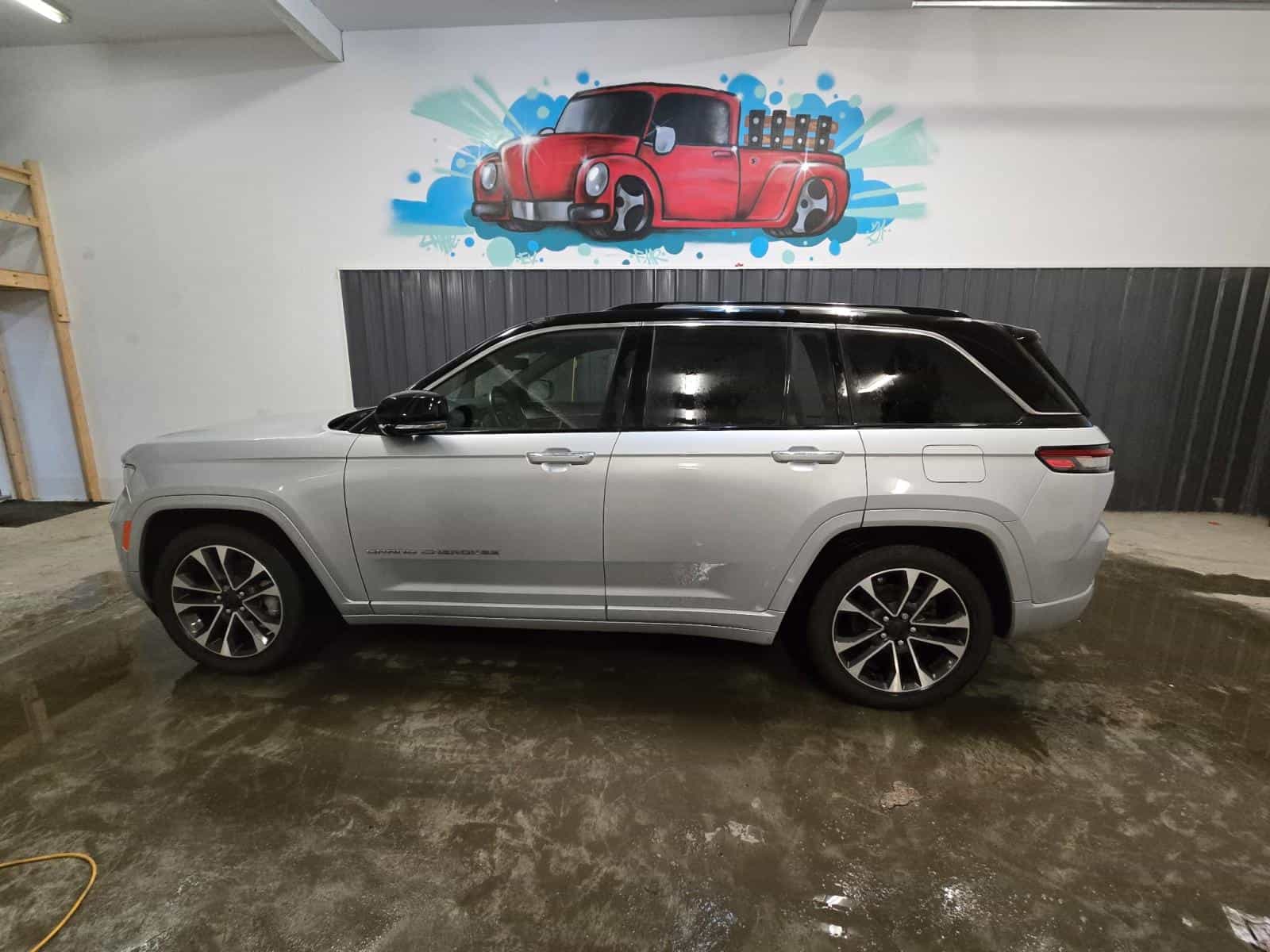 2022 Jeep Grand Cherokee Overland Overland - Image 7