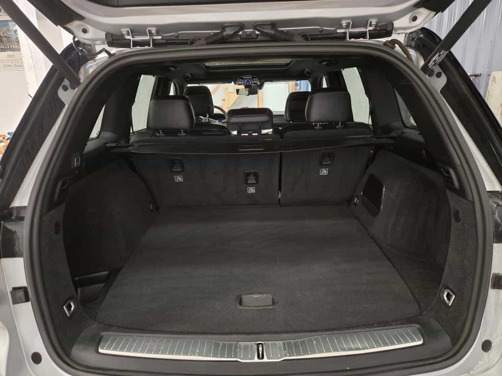 2022 Jeep Grand Cherokee Overland Overland - Image 9