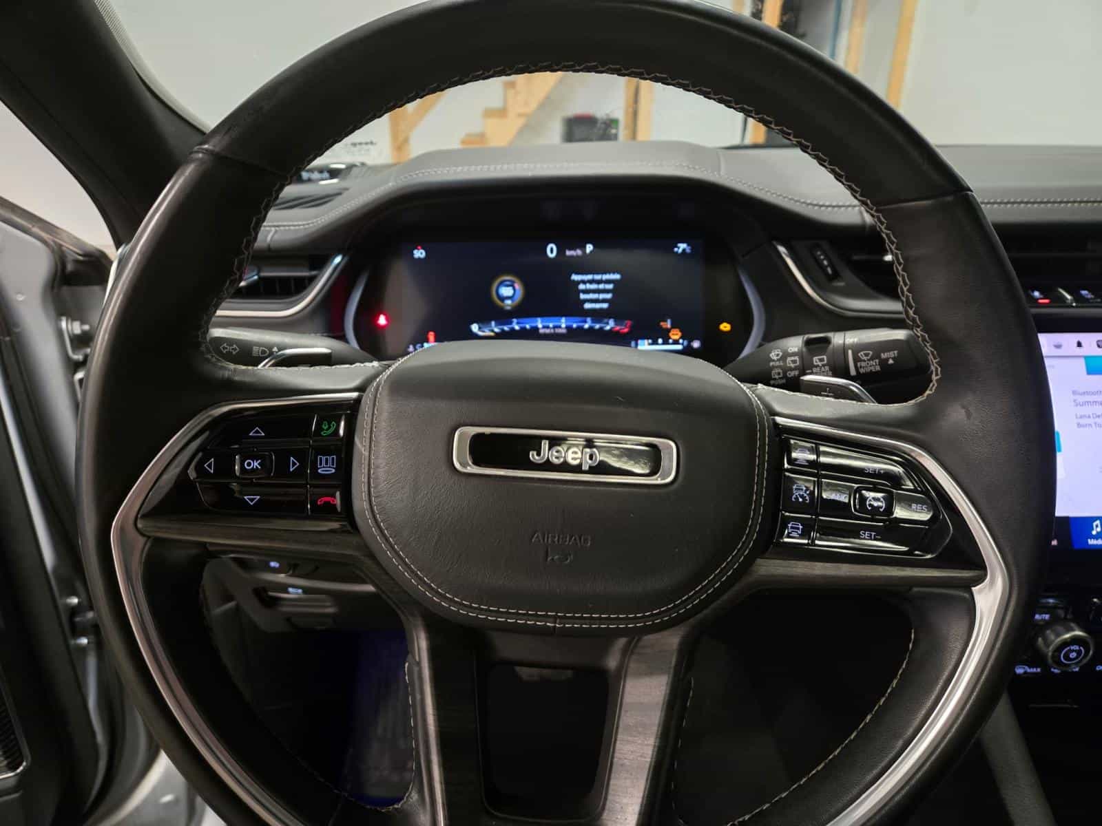 2022 Jeep Grand Cherokee Overland - Image 14