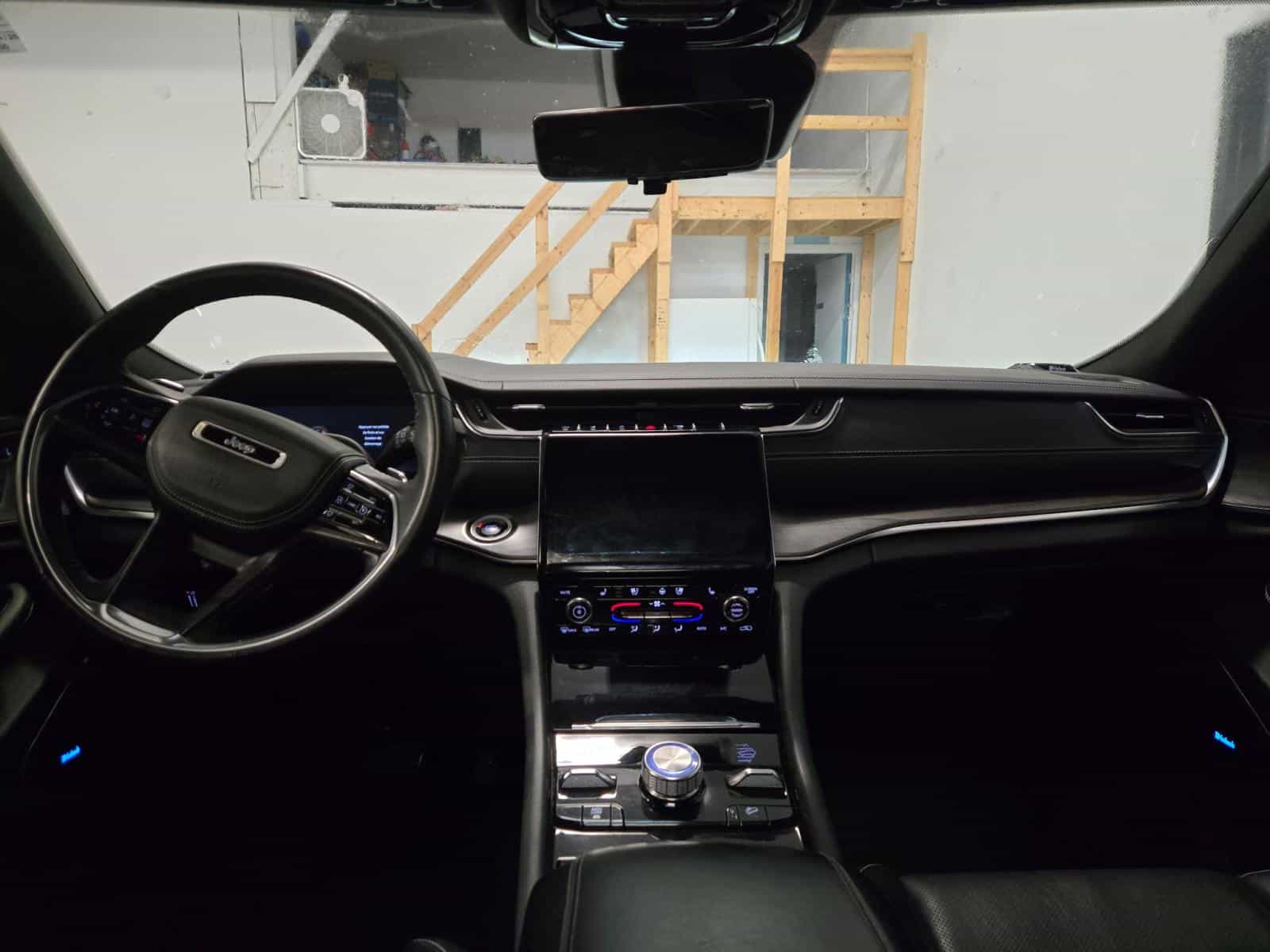 2022 Jeep Grand Cherokee Overland Overland - Image 13