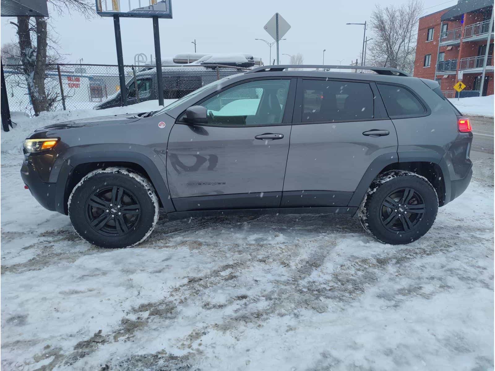 2020 Jeep CHEROKEE TRAILHAWK Trailhawk - Image 2